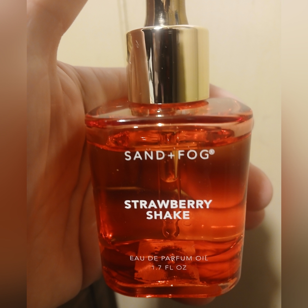 SAND+FOG Strawberry Shake Perfume Oil - Red - Picture 3 of 4